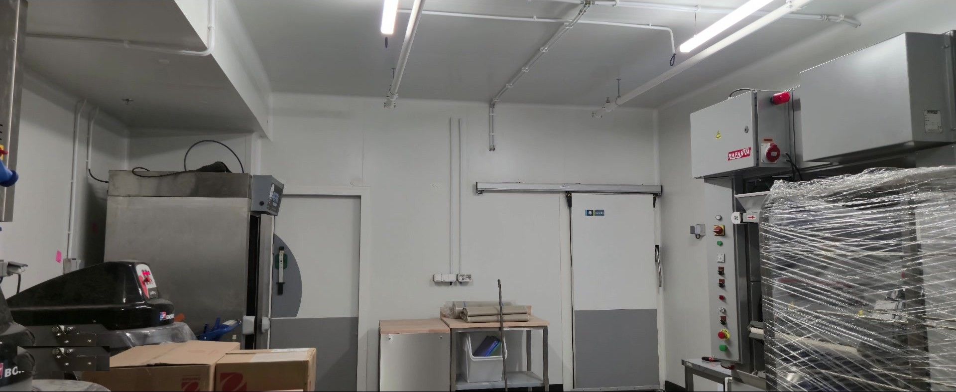 Installation atelier professionnel, commande et alimentation machines