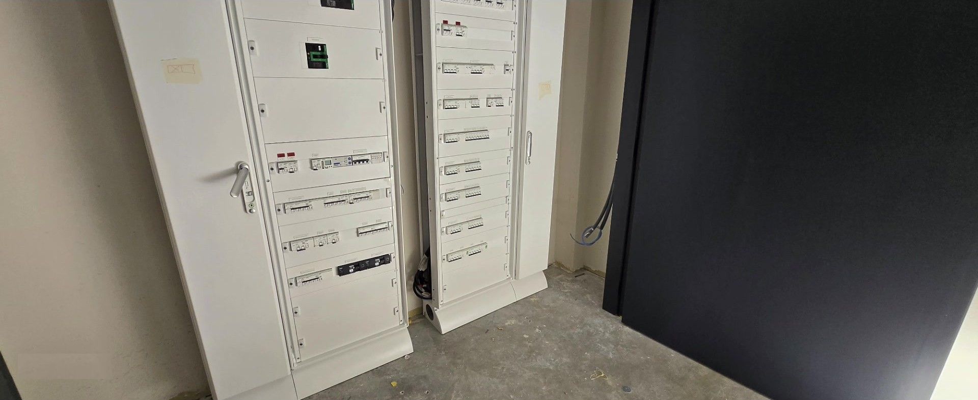 Armoires de distribution électrique et TGBT posés par MB ELEC 87 aux normes NF C 15-100